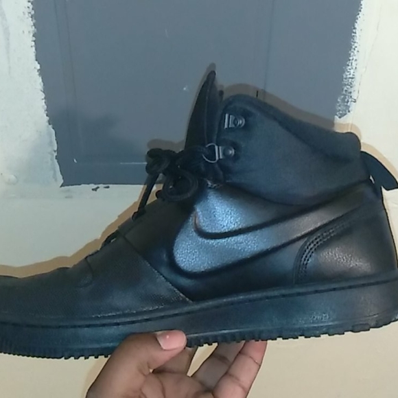 Nike shoes - Picture 1 of 2